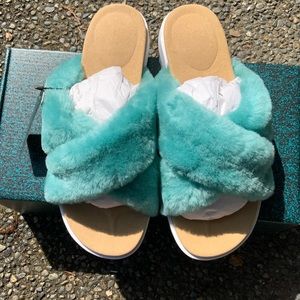 NIB Emu Mareeba Teal fuzzy sandals